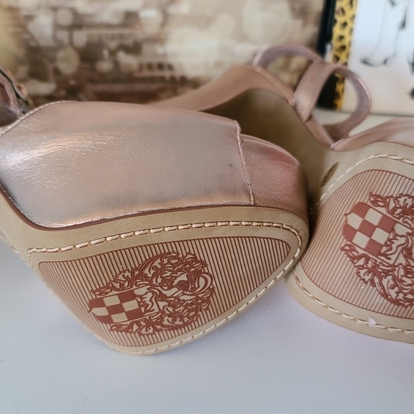 VINCE Camuto rose gold metallic heels US7 - Picture 3 of 10